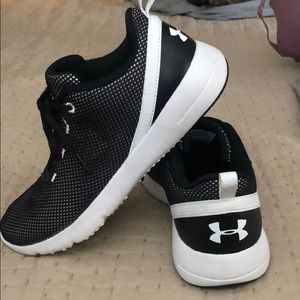 Under armor tennis shoes
